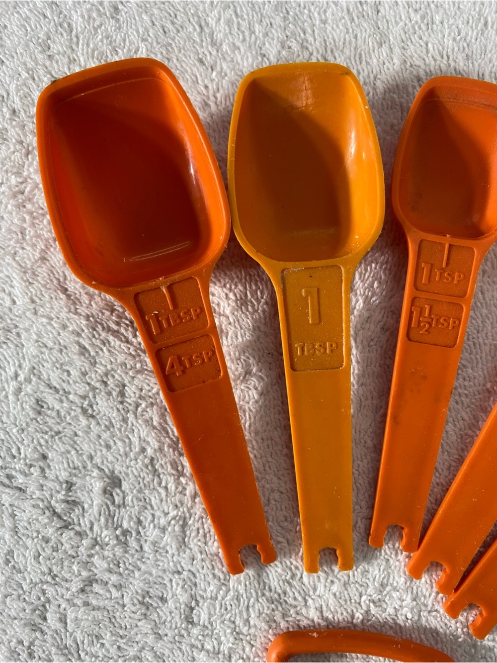 Vintage Tupperware Orange Measuring Spoon Set W D Ring - Picture 4 of 10